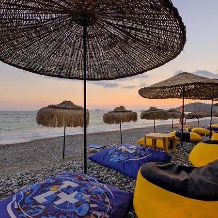 Nirvana Beach Club Bungalow 招待所 费特希耶