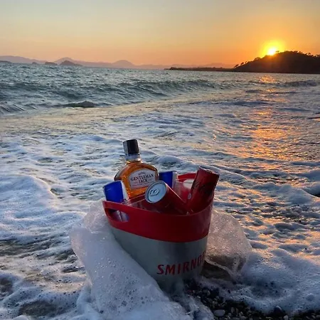Nirvana Beach Club Bungalow 招待所 费特希耶