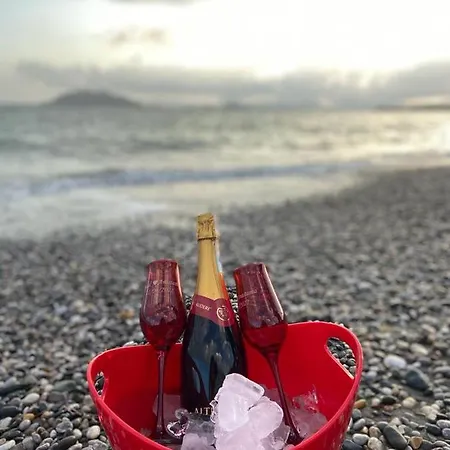 Nirvana Beach Club Bungalow 招待所
